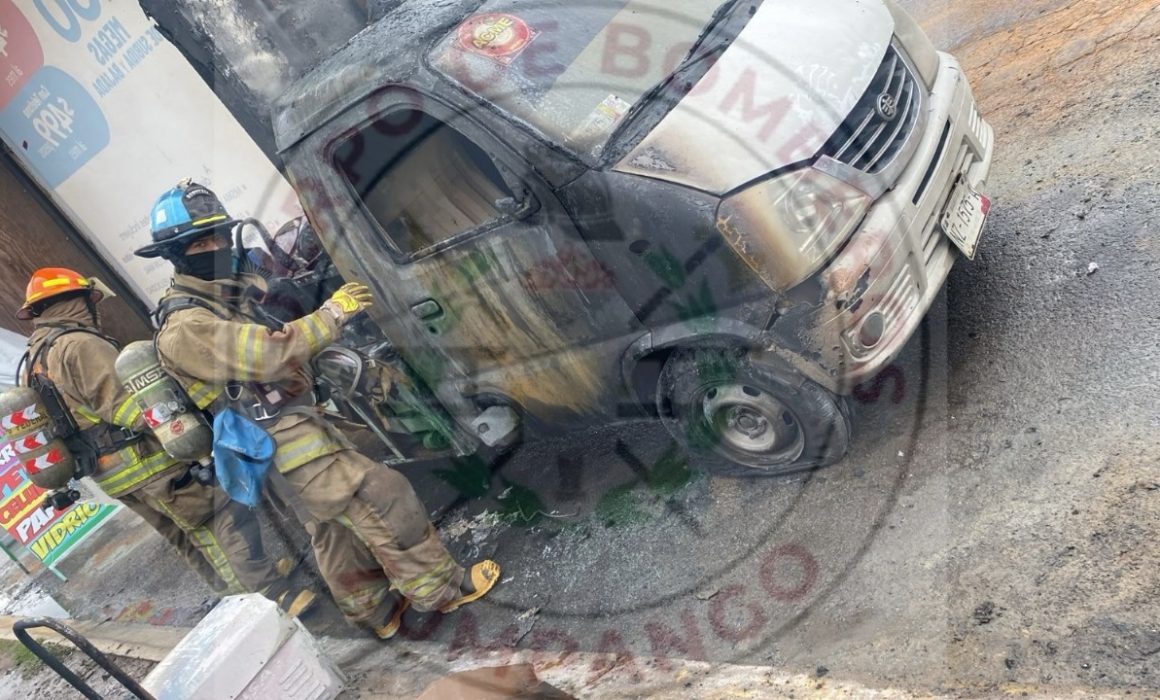 Incendio en camioneta durante trabajos de soldadura en Zumpango moviliza a Bomberos y vecinos
