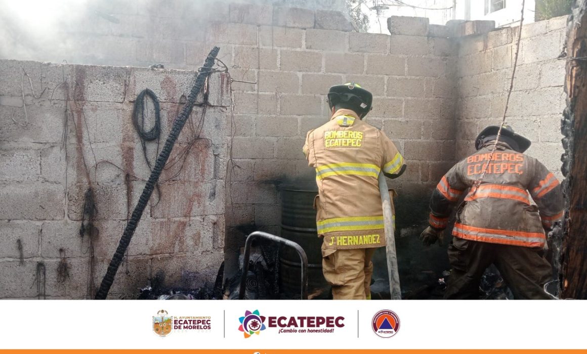 Incendio en casa con almacén de madera en Ecatepec es controlado sin heridos