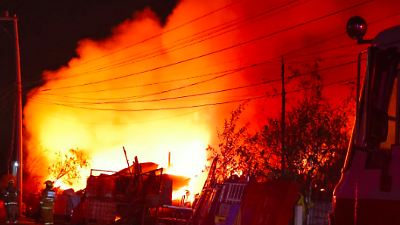 Incendio en depósito de reciclaje cerca del Aeropuerto AIFA moviliza a bomberos de la región