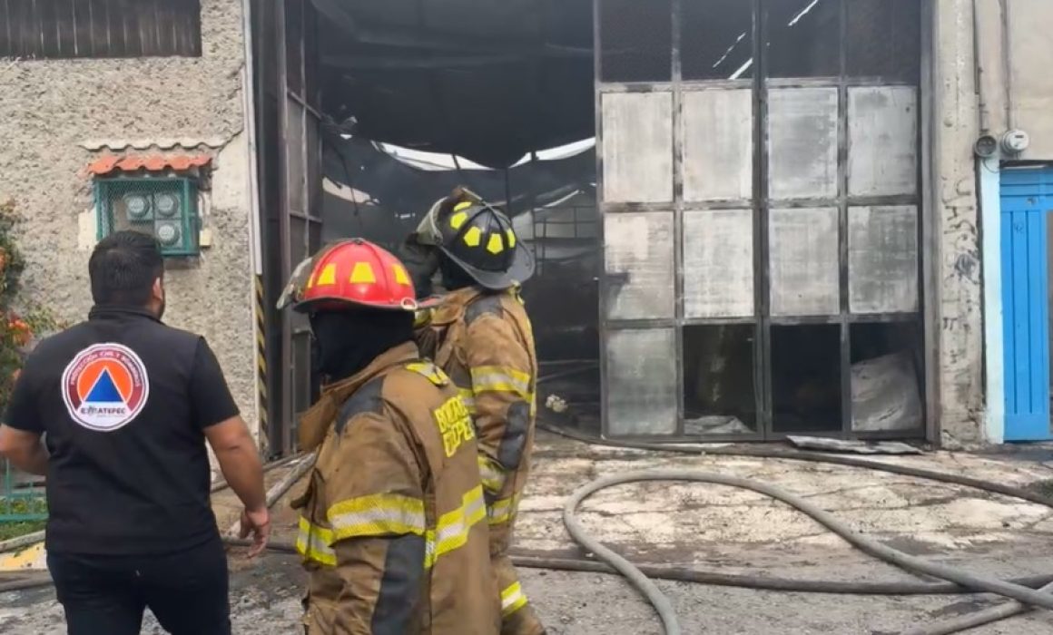 Incendio en fábrica de hules en Ecatepec moviliza a equipos de emergencia y preocupa a vecinos