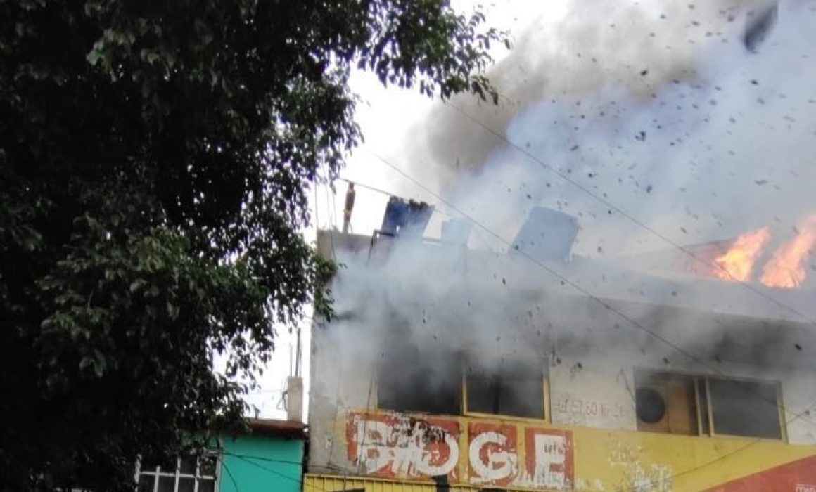 Incendio en fábrica de muebles en Nezahualcóyotl provoca alarma y daños materiales