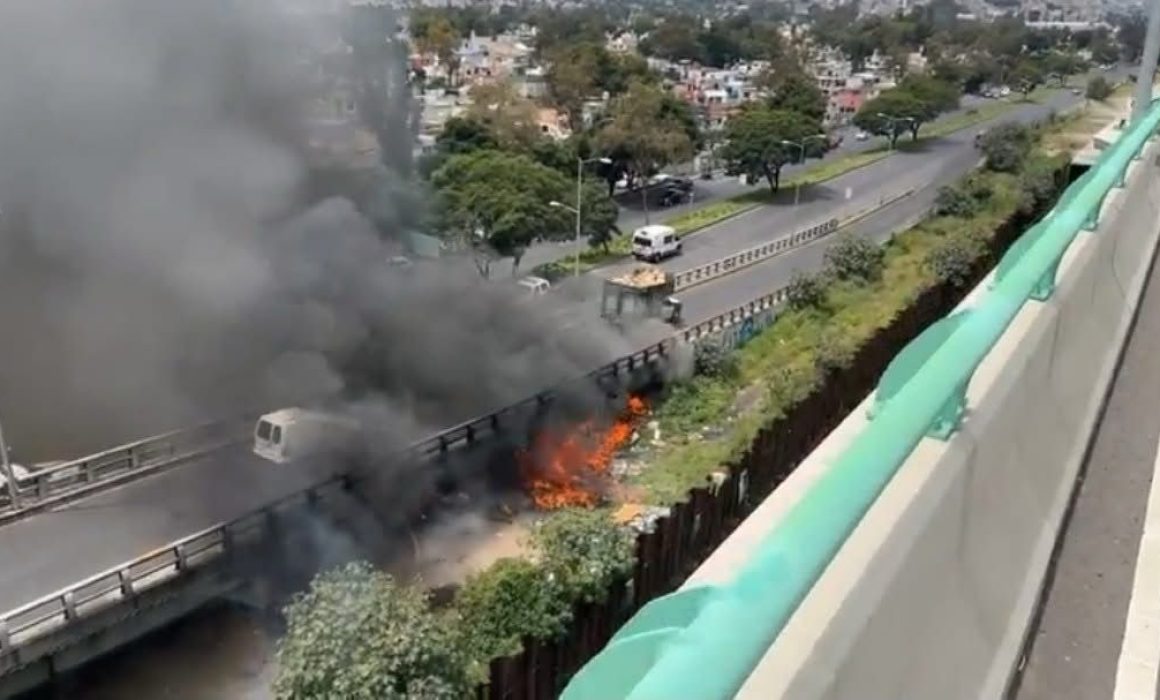 Incendio en los límites de Tlalnepantla y CDMX moviliza a bomberos y afecta la circulación