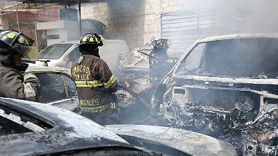 Incendio en taller mecánico de Toluca se controla sin víctimas ni mayores daños