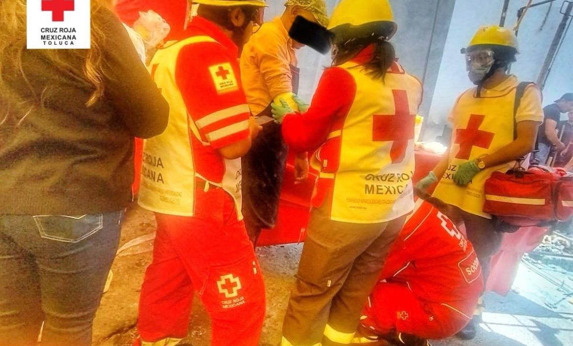 Incendio en tianguis de Toluca deja un lesionado por flamazo en un puesto de comida