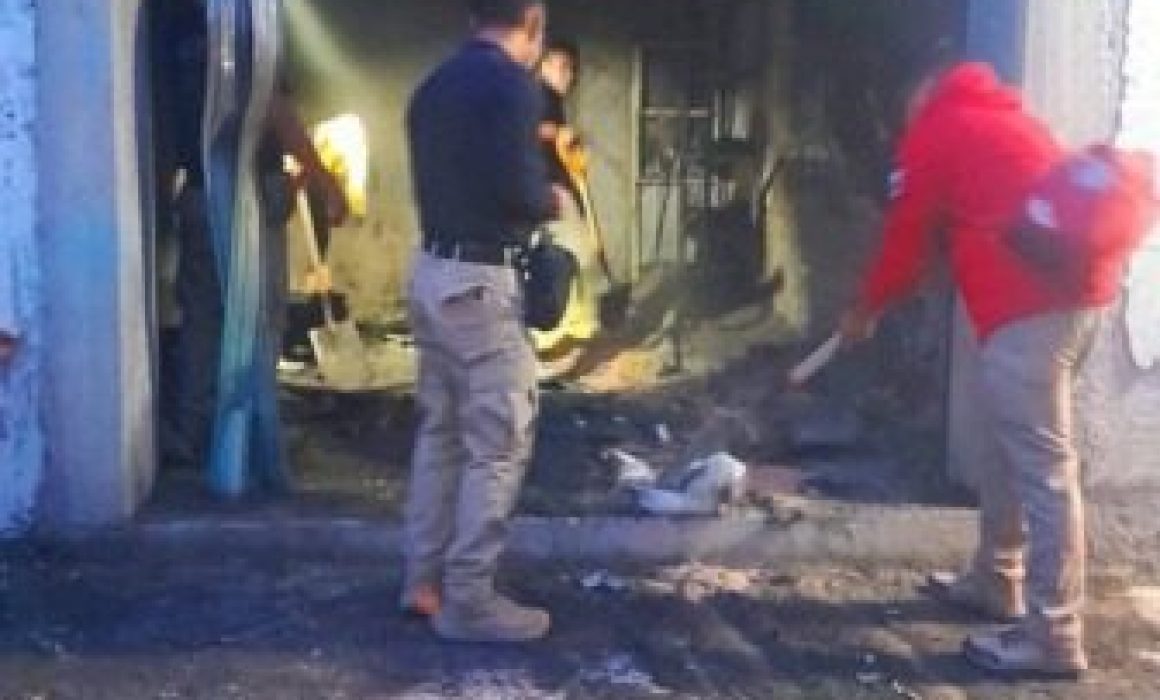Incendio en tienda de pirotecnia en Ozumba genera alarma pero solo daños materiales