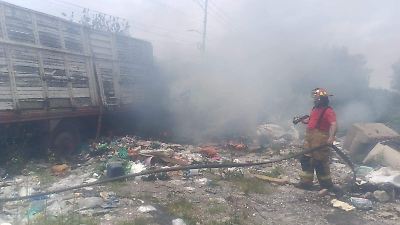 Incendio en tiradero ilegal en Ecatepec genera alarma por riesgos ambientales y de seguridad