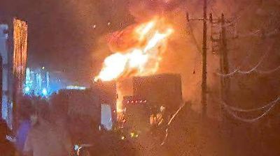 Incendio en tráiler en el Circuito Exterior Mexiquense provoca cierre parcial en dirección a Querétaro