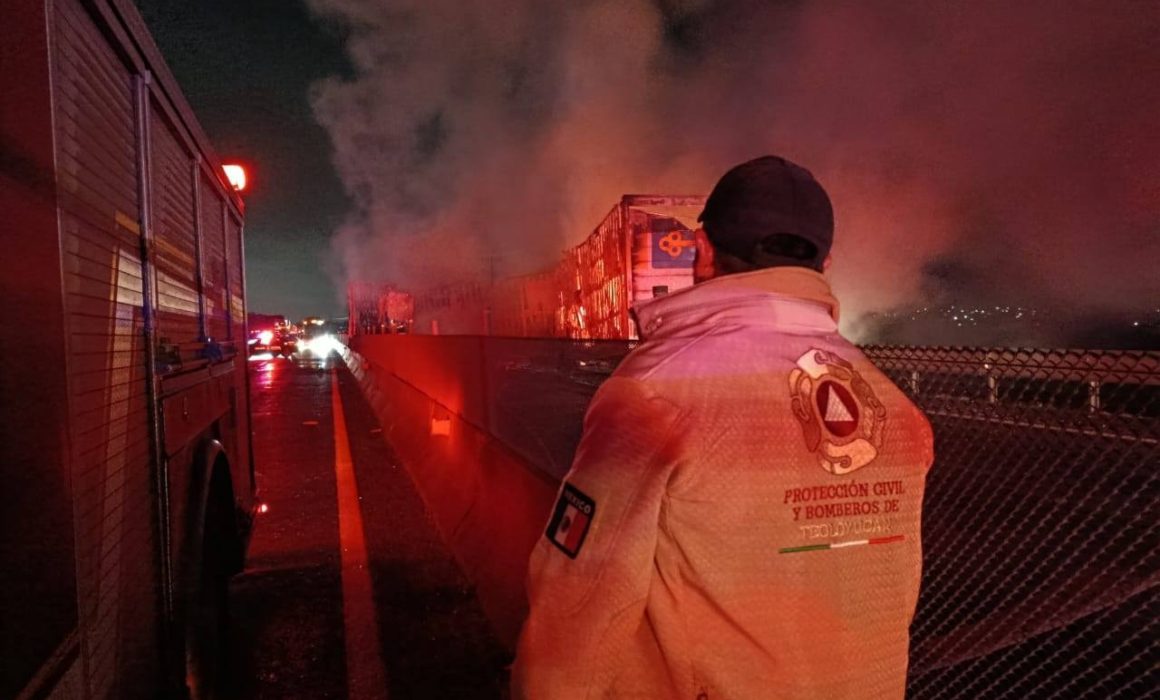 Incendio en tráiler en el Mexiquense en Teoloyucan es sofocado sin lesiones