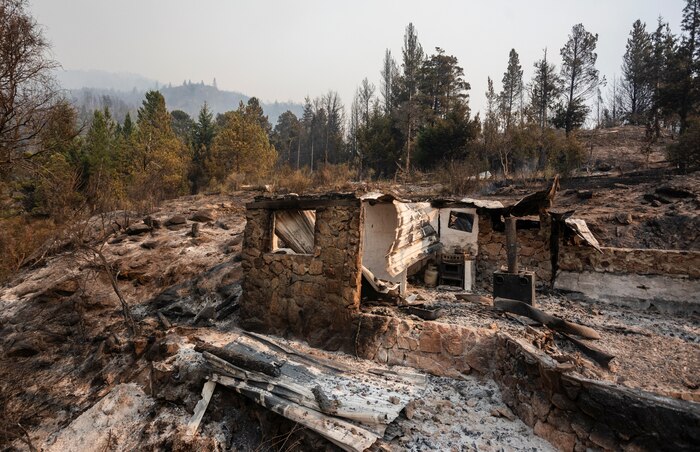 Incendios en Epuyén destruyen más de 100 viviendas y arrasan con el paisaje natural
