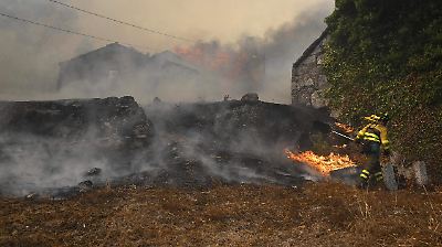Incendios en España se complican por vientos fuertes y olas de calor récord