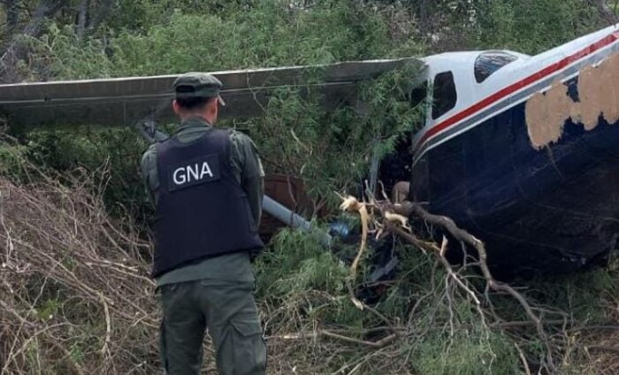 Incidente en Salta: avioneta boliviana con 130 kg de cocaína cae en zona rural y carga de hoja de coca en Hipólito Yrigoyen