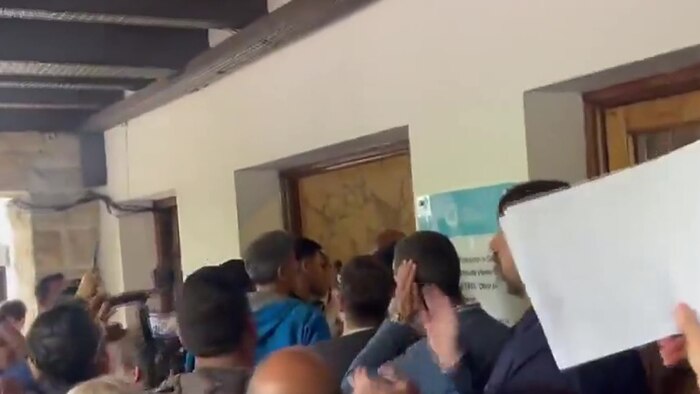 Incidentes y tensión en la sede de la Agencia Nacional de Discapacidad por reclamos de prestadores y familiares