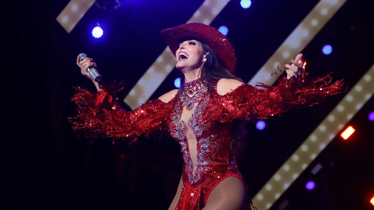 ¡Increíble! Ana Bárbara conquista Times Square para dar la bienvenida al 2026