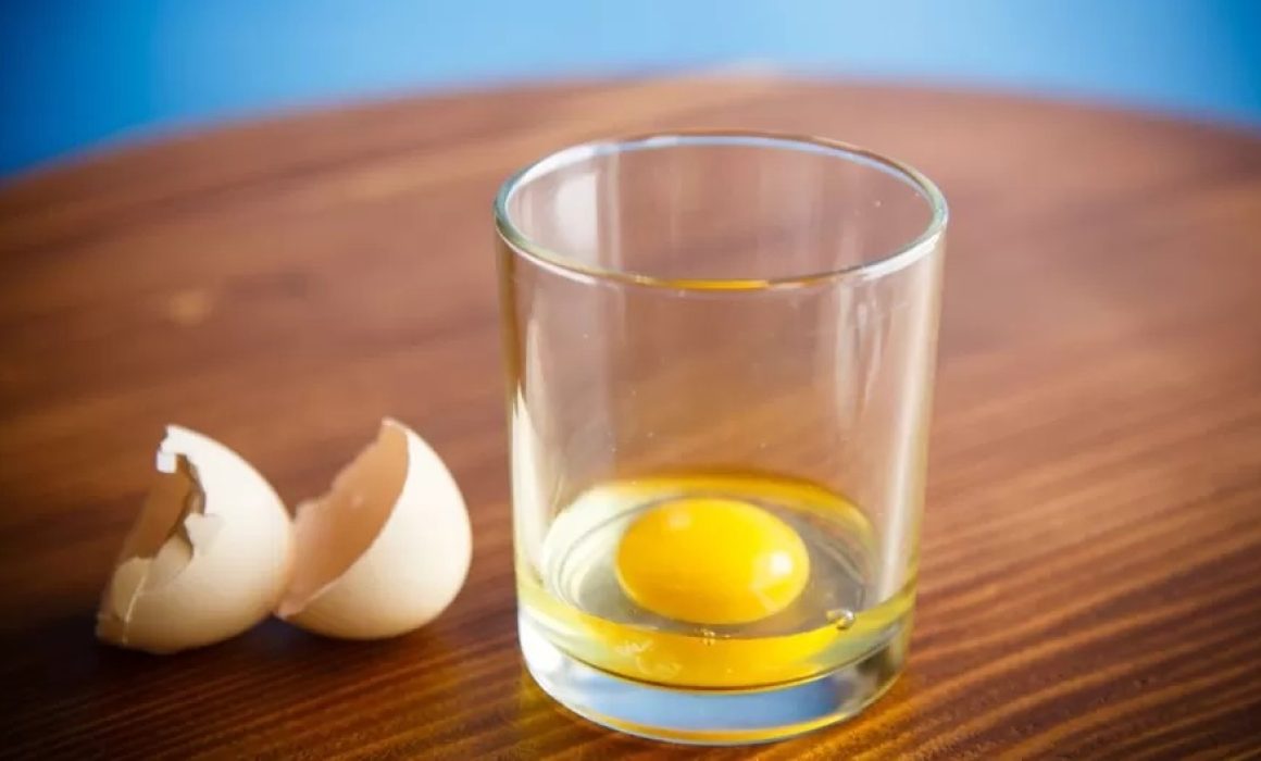 ¡Increíble! Mujer se ‘sana’ con un huevo en tienda de Ecatepec y las cámaras la captan en acción