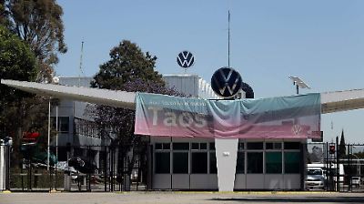 Incremento de paros técnicos y desafíos para empleos formales en México, advierte experto en Derecho Laboral