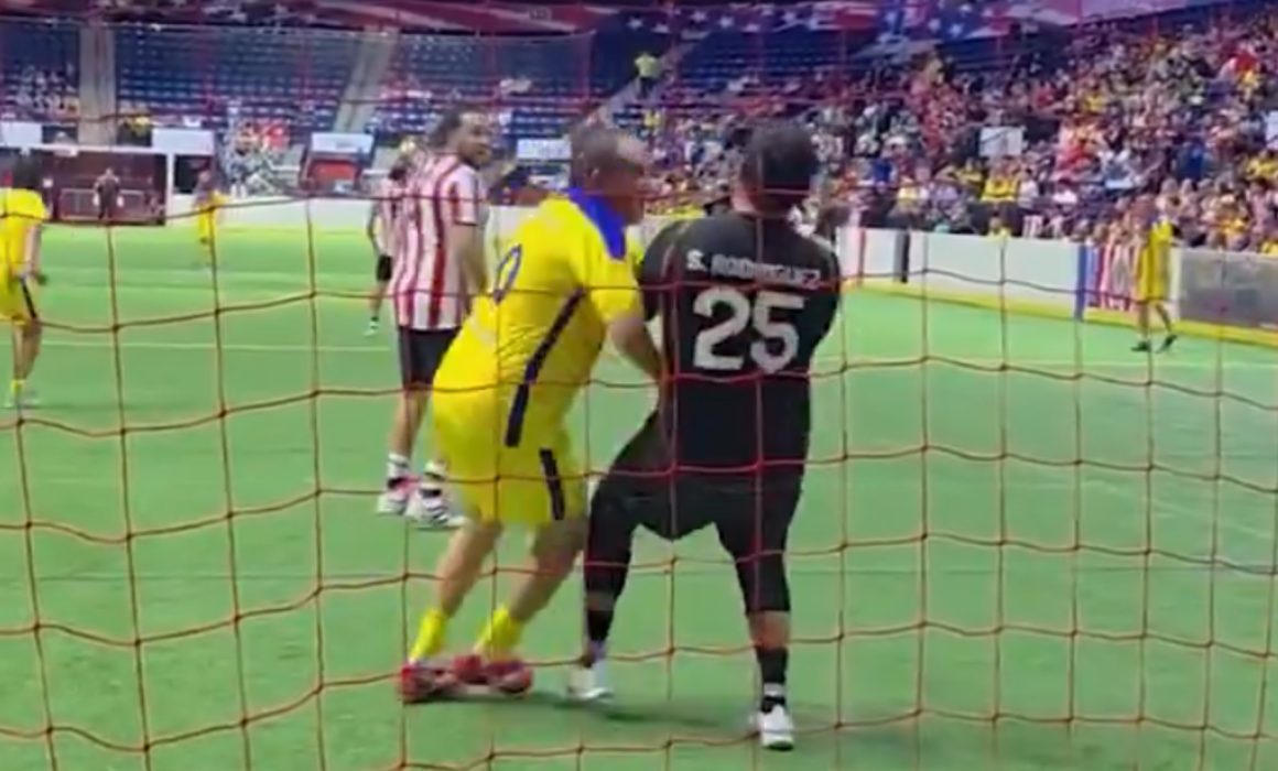 ¿Inesperado? Cuauhtémoc Blanco protagoniza golpe en clásico de leyendas entre América y Chivas