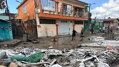 Inicia entrega de apoyos directos a damnificados por lluvias en cuatro estados de México