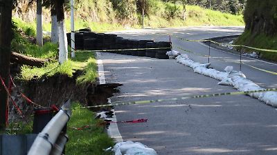 Inicia la reparación de la carretera Temoaya–Centro Ceremonial Otomí tras deslave que la cerró en septiembre