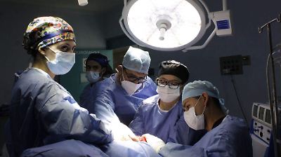 Innovación médica: cirujanos trasplantan por primera vez una vejiga humana