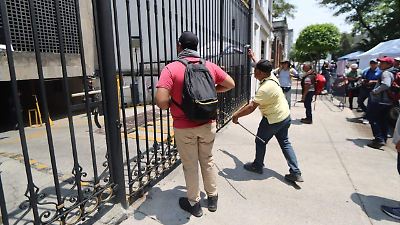 Integrantes de la CNTE agreden a fotoperiodistas previo a diálogo en Segob