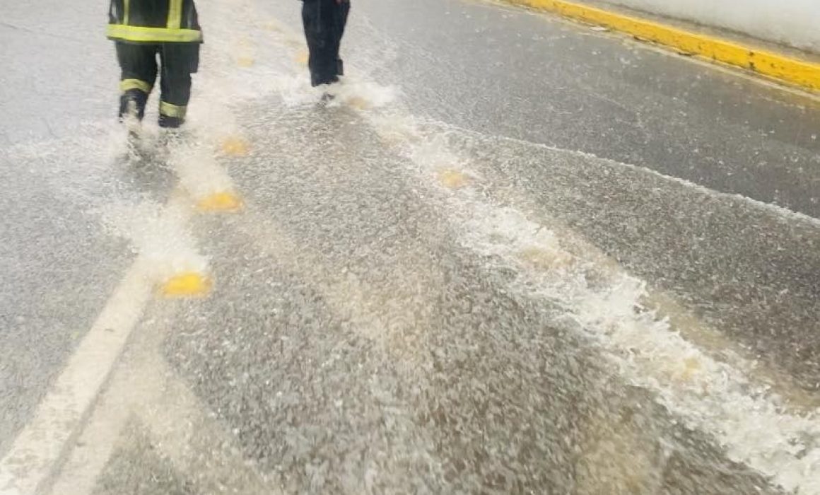 Intensas lluvias colapsan vialidades en Tlalnepantla y generan operativo de emergencia