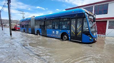 Inundaciones afectan tramo del Trolebús en Chalco durante lluvias