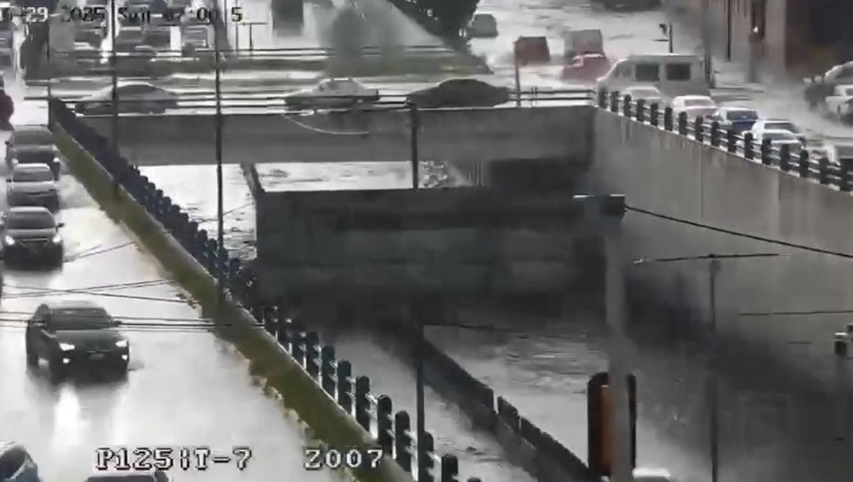 Inundaciones causan caos vial en Toluca y afectan principales vías por lluvias intensas