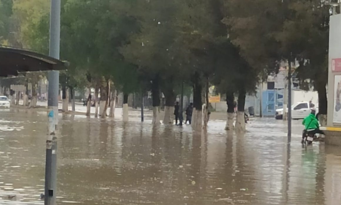 Inundaciones colapsan vialidades en Ecatepec y exponen fallas gubernamentales