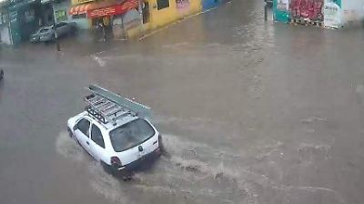 Inundaciones en Campeche por onda tropical afectan principales avenidas