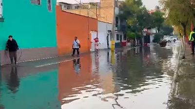 Inundaciones en Los Reyes La Paz dejan calles y viviendas bajo el agua