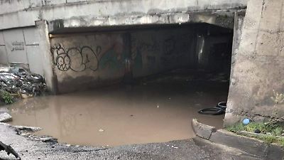 Inundaciones en el bajopuente de la autopista México-Puebla bloquean tránsito y generan constantes afectaciones