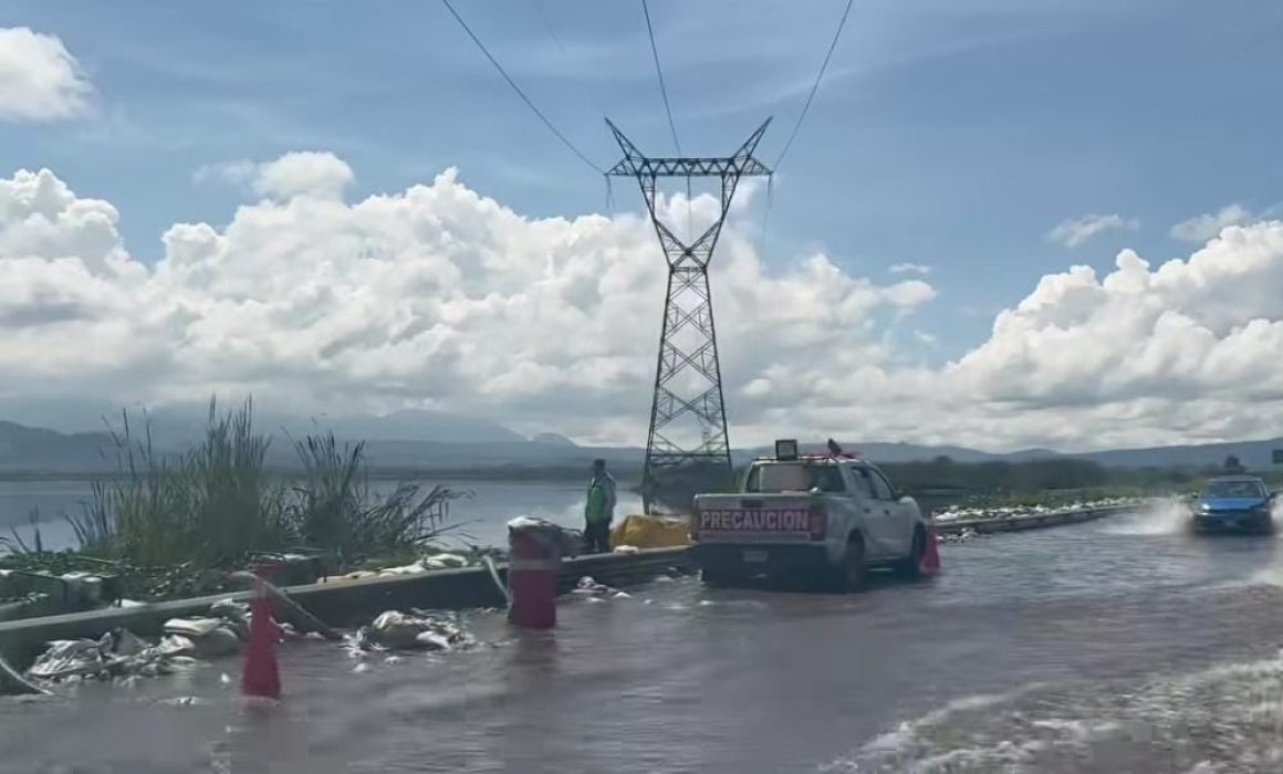 Inundaciones en la autopista Lerma-Tenango obligan cierre temporal por mantenimiento