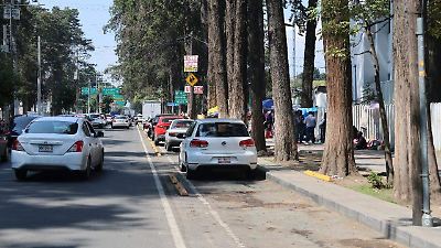 Invasiones y falta de cuidado afectas la funcionalidad de la ciclovía en Paseo Colón, Toluca