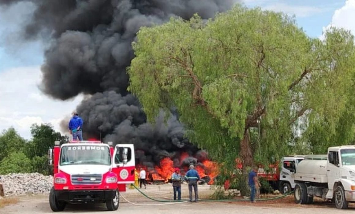 Investigan posible causa intencional de incendio en Cerro Blanco, Apaxco
