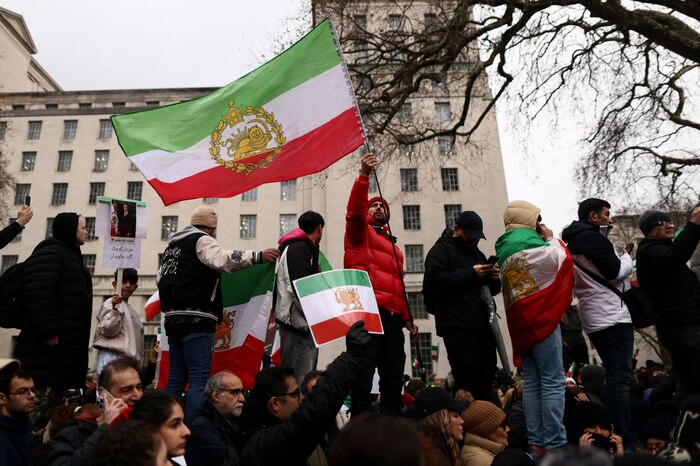 Irán enfrenta un aumento en la violencia y podría caer en una guerra civil, warnan expertos