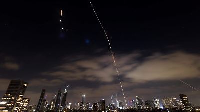 Irán realiza octava oleada de misiles contra Israel en respuesta a ataques previos