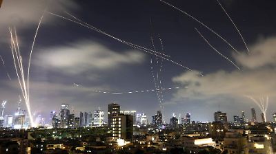 Israel intensifica ataques en Teherán y ordena evacuaciones en respuesta a amenazas militares