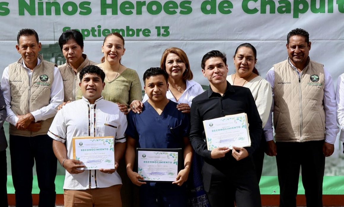 Jóvenes de Hueypoxtla reciben el Premio Municipal de la Juventud 2025 por su talento y compromiso