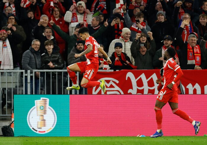Jefe de Luis Díaz destaca la flexibilidad del plantel del Bayern Múnich en previa al duelo contra Eintracht Frankfurt