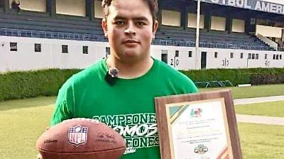 José Armando García, galardonado como el mejor jugador ofensivo de la ONEFA 2024 con los Potros UAEMex