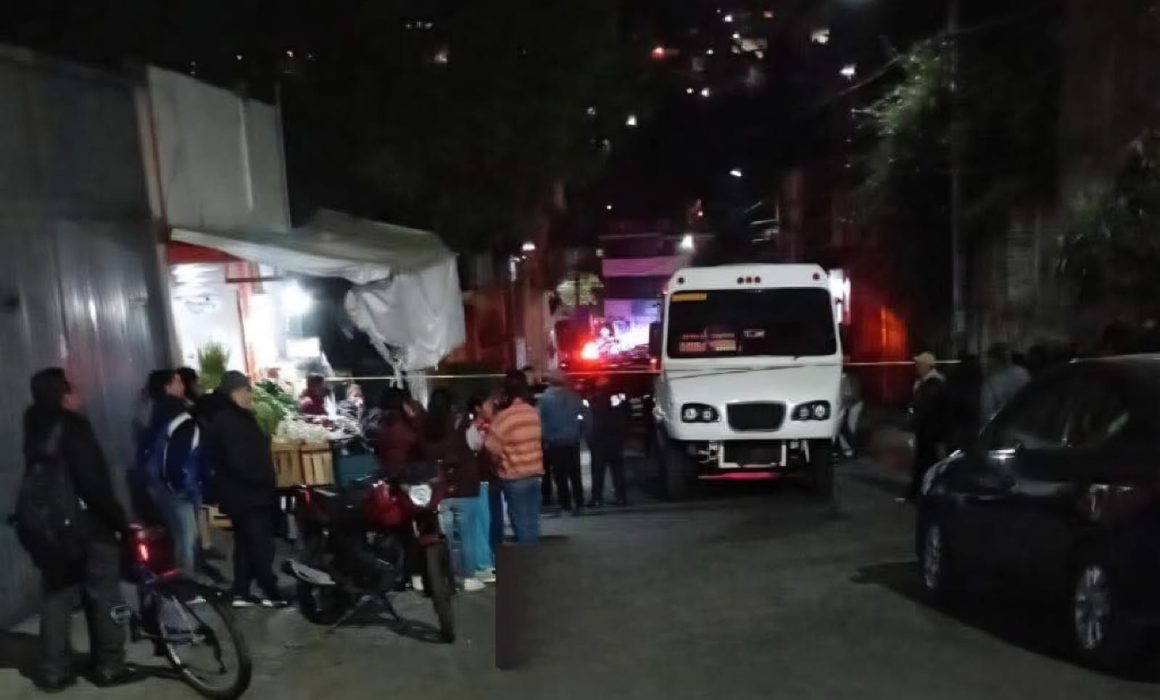 Joven de 15 años fallece en Naucalpan tras accidente en cruce entre motocicleta y microbús