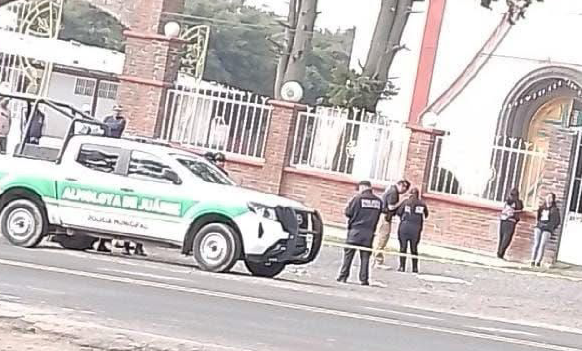 Joven de 25 años es ejecutado a balazos y abandonado frente a una iglesia en Almoloya de Juárez