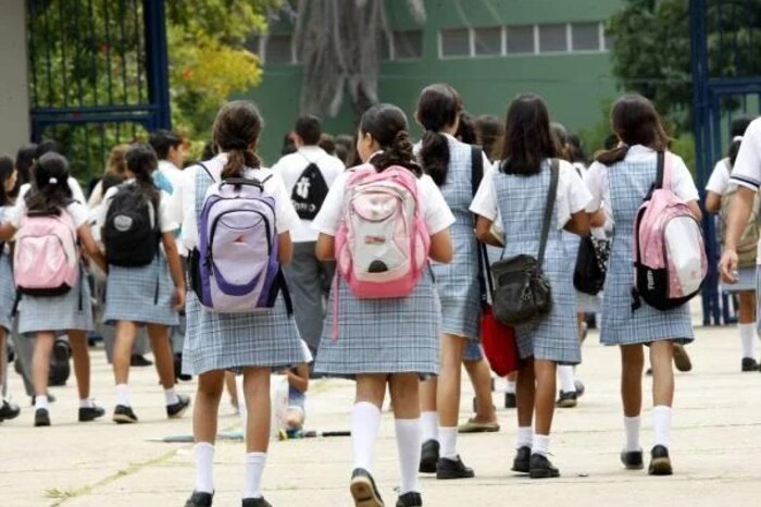 Joven denuncia manipulación y abuso sexual por parte de docente en Bogotá, quien aún ejerce la docencia