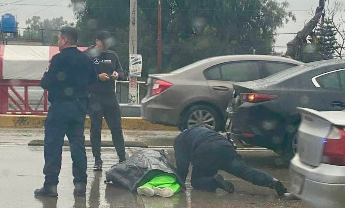 Joven muere tras caer de su motocicleta en Ecatepec en condiciones climáticas adversas