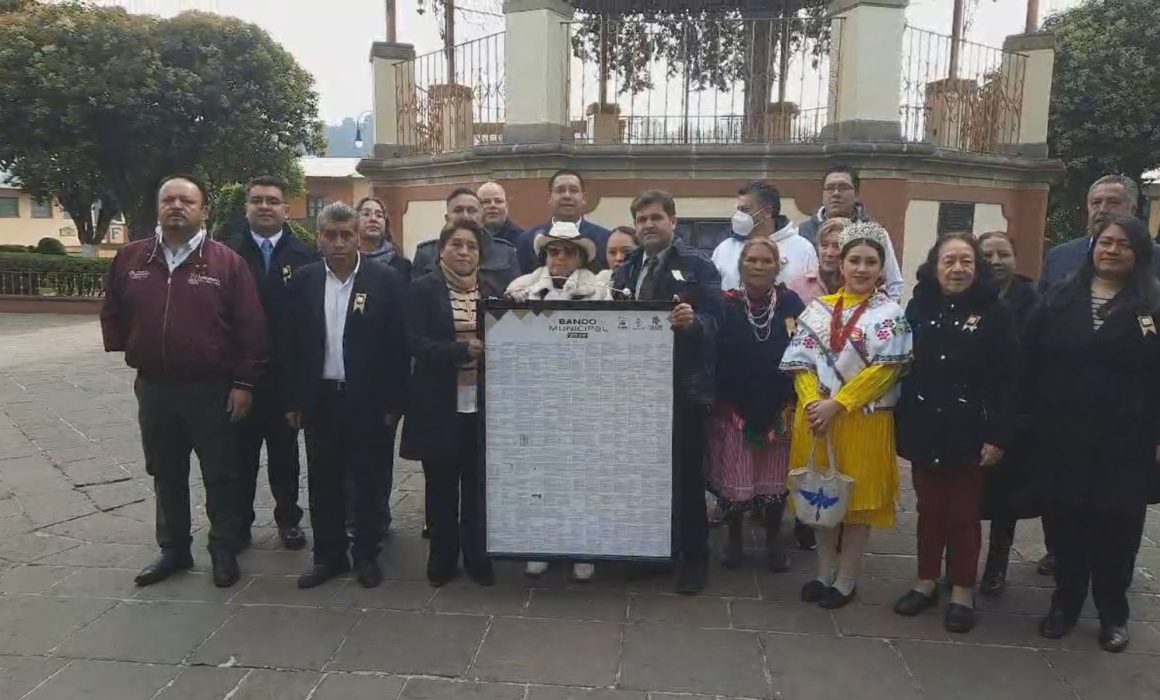 Juana Díaz reaparece en El Oro durante acto oficial a pesar de rechazo ciudadano