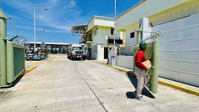 Jubilados de Pemex negocian abierto para reanudar suministro de gasolina en la región