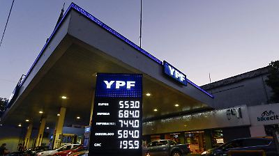 Jueza en Estados Unidos ordena a Argentina entregar acciones de YPF para pagar millonario fallo