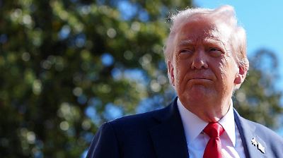 Jueza ordena detener temporalmente los despidos masivos en la administración Trump durante el cierre del gobierno