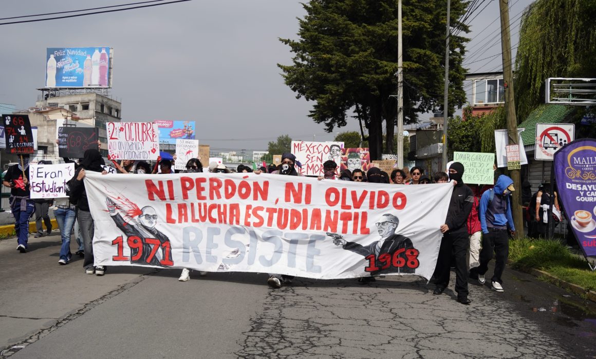 Juventud y estudiantes de Toluca marchan por memoria y justicia en el 2 de octubre