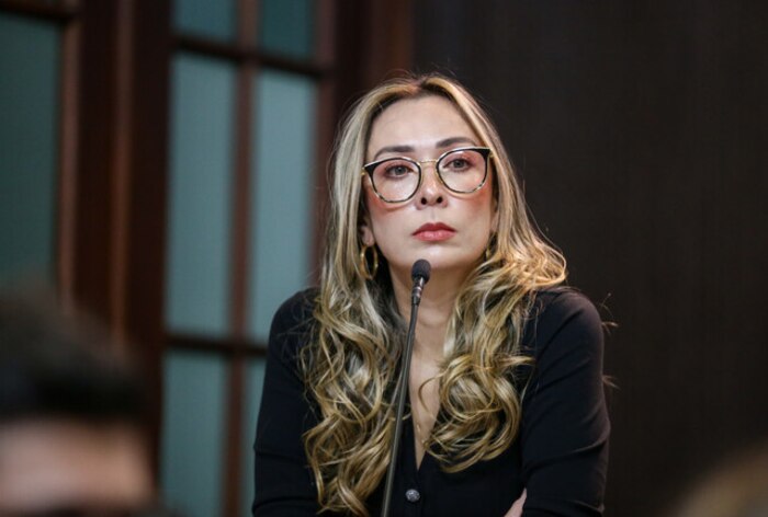 Katherine Miranda celebra rechazo a reforma a la salud de Petro y critica el sistema sanitario colombiano